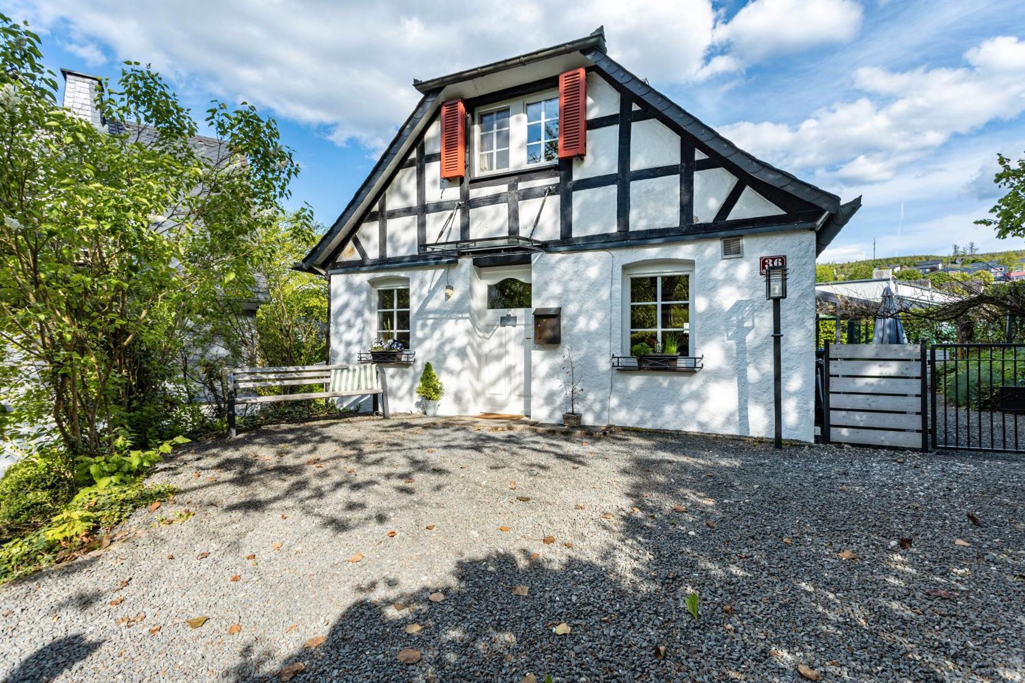 Fachwerk-Ferienhaus 1764 Eslohe Buitenkant foto